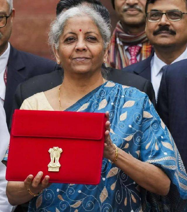 अंतरिम बजट : कुछ देर बाद मोदी सरकार (Modi government) अपने दूसरे कार्यकाल का अंतिम बजट पेश करेगी, वित्त मंत्री निर्मला सीतारमण सदन पहुंचीं