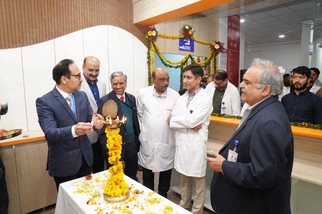 श्री महंत इन्दिरेश अस्पताल में विश्वस्तरीय एमआरआई मशीन (MRI Machine) जनता की सेवा में समर्पित