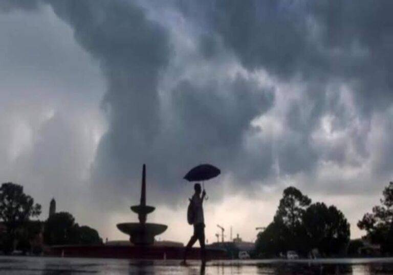 बारिश के सामान्य से अधिक होने का पूर्वानुमान साठ फीसदी, मौसम केंद्र के निदेशक बिक्रम सिंह ने जताई संभावना