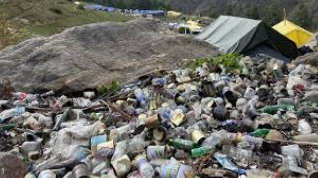 प्लास्टिक पहाड़ी हिमालयी राज्यों का दम घोंट रहे हैं