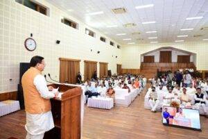 सीएम धामी ने नगर निगम महापौर एवं नगर पालिका अध्यक्षों से संवाद किया 2 d 1 24