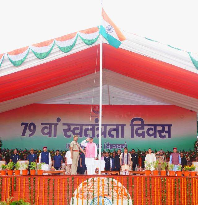 स्वतंत्रता दिवस के अवसर पर परेड ग्राउंड में सीएम पुष्कर धामी ने राज्यहित में की ये 6 घोषणाएं