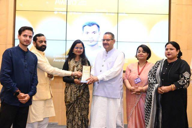 लीडरशिप एक्सीलेंसी अवॉर्डस समारोह में शामिल हुए कैबिनेट मंत्री गणेश जोशी