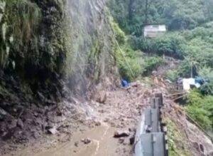 Disaster : जान-माल के साथ देहरादून को भारी नुकसान, सड़कें-पुल ध्वस्त, शहर के लोगों को हो रही परेशानी, अभी तक 15 लोगों की मौत, कई लापता 2 s 1 15