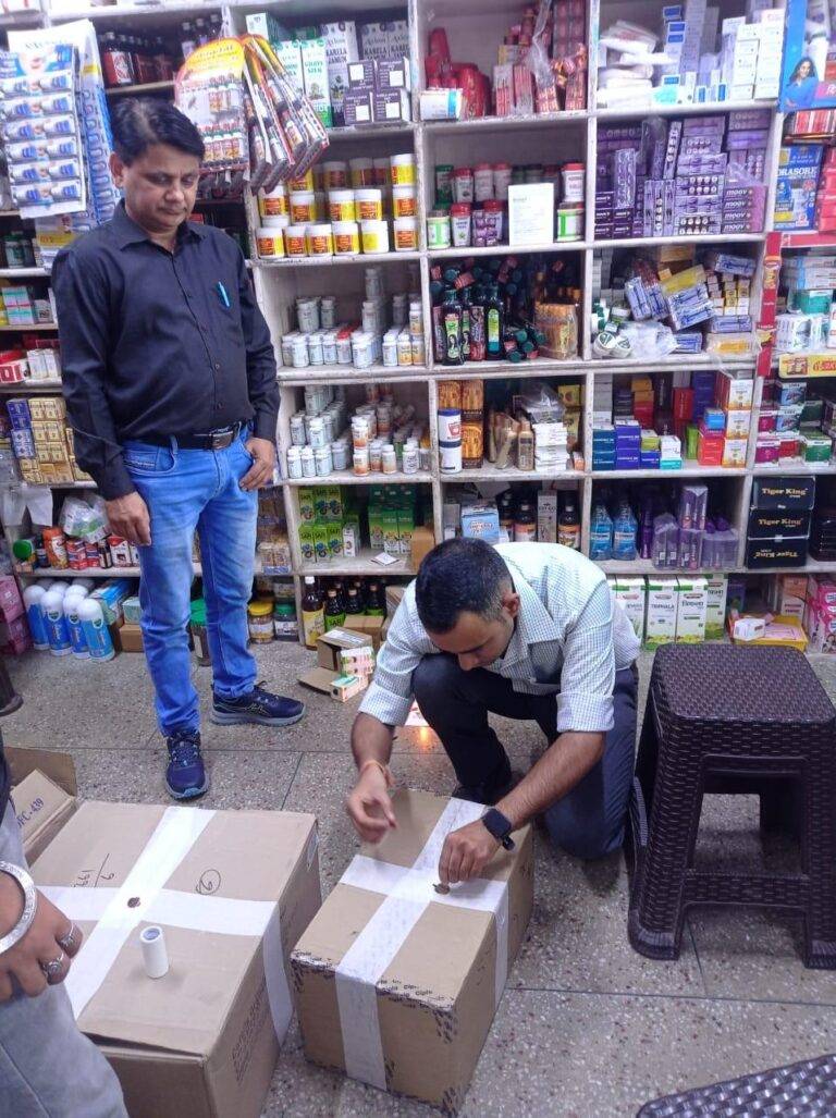 मुख्यमंत्री धामी के सख्त निर्देश: बच्चों की सुरक्षा के लिए कफ सिरप बिक्री पर सख्त निगरानी, 350 से अधिक सैंपल लिए गए