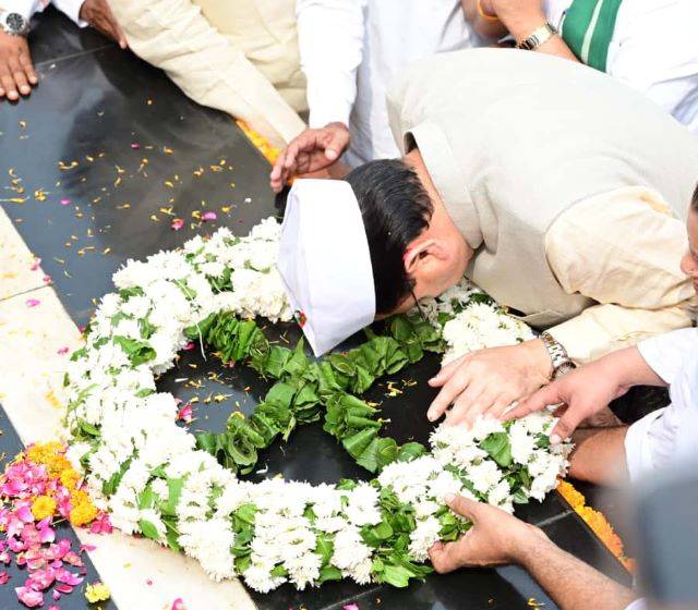 रामपुर तिराहा शहीदों को मुख्यमंत्री धामी ने दी श्रद्धांजलि