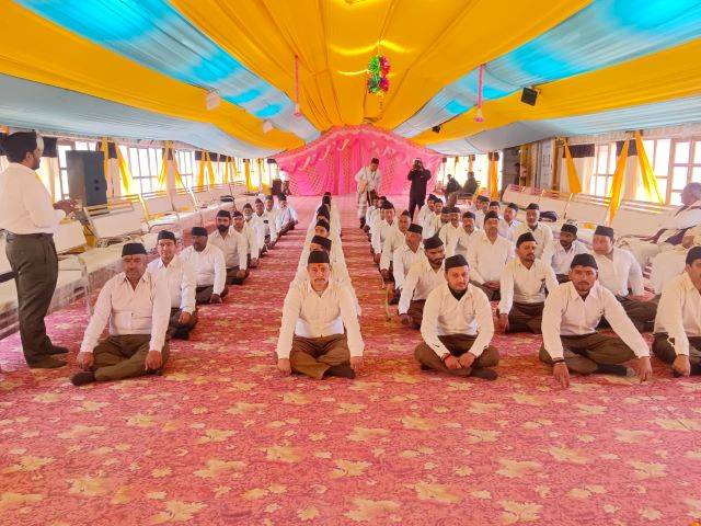 आरएसएस शताब्दी वर्ष पर श्री बदरीनाथ धाम में वंदेमातरम व भारत माता की जय उदघोष के साथ भव्य पथ संचलन