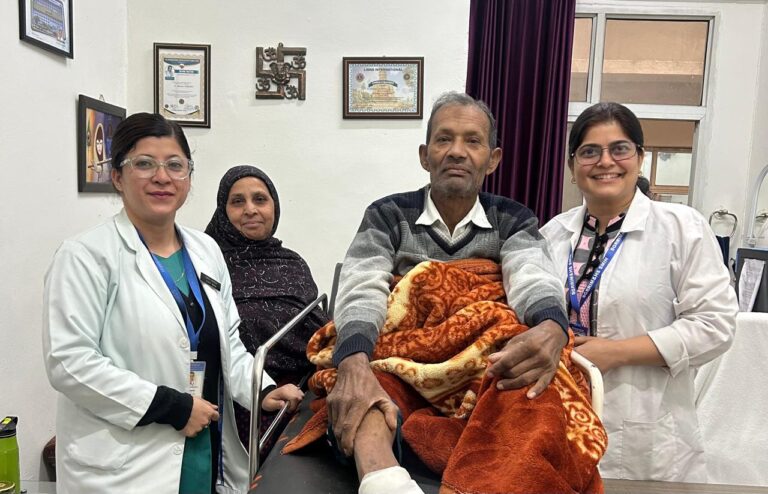 श्री महंत इन्दिरेश अस्पताल में माइक्रोसर्जरी द्वारा सफल इलाज