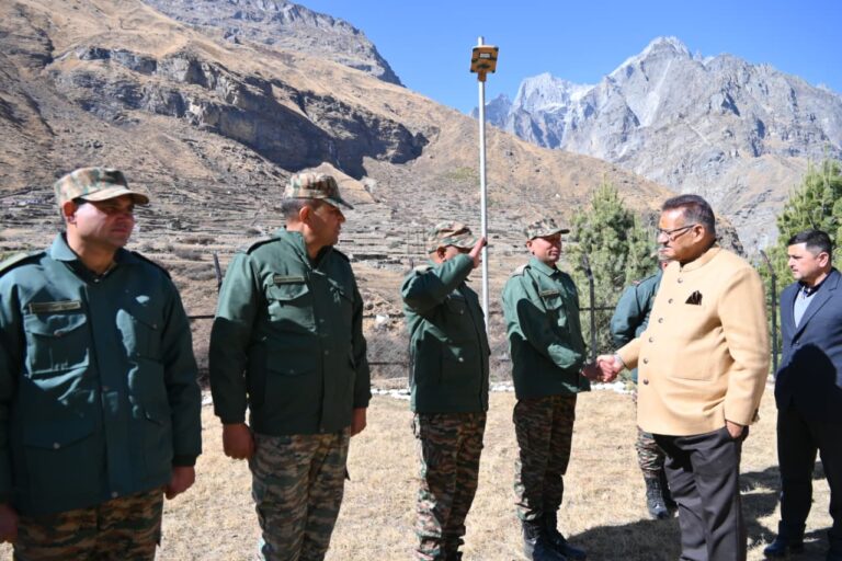 देश के प्रथम गांव माणा पहुंचे ग्राम्य विकास मंत्री गणेश जोशी, सेना के जवानों और ग्रामीणों से की मुलाकात