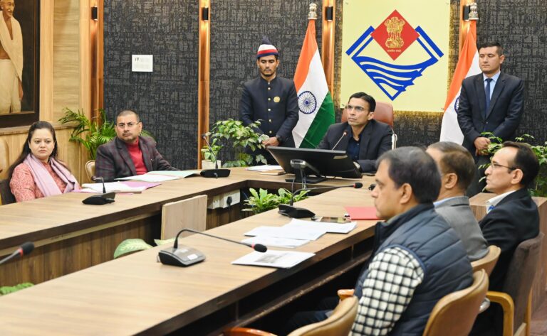 एयरपोर्ट विस्तारीकरण में किसी प्रकार की बाधा अनुमन्य नहीं : डीएम