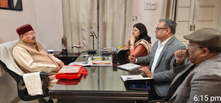 पंचायत विभाग के अधिकारियों को अनटाइट फंड से मनरेगा के तहत झाड़ियों को काटने के निर्देश