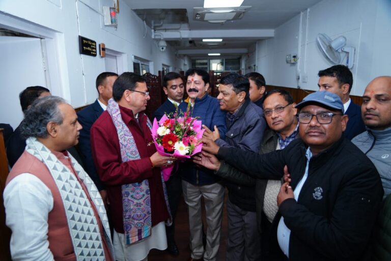 राज्य निगम कर्मचारी महासंघ ने की मुख्यमंत्री धामी सहित वरिष्ठ नौकरशाहों से मुलाकात, नववर्ष की शुभकामनाएं दी