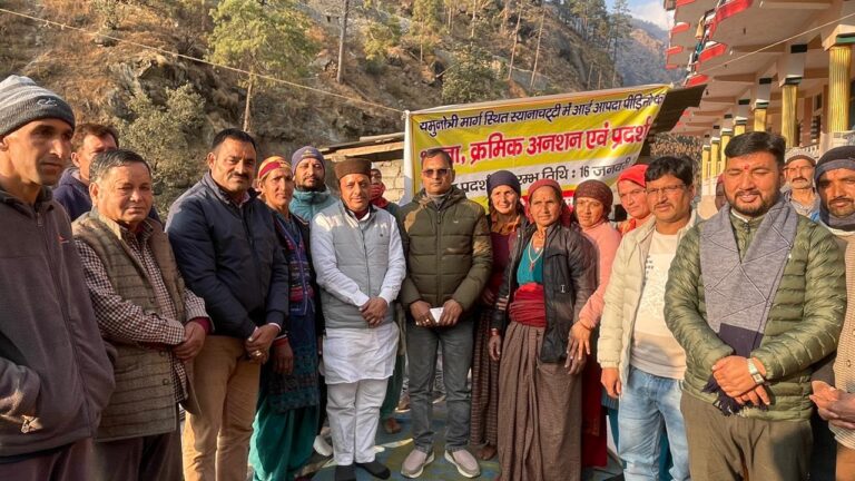 भाजपा मीडिया प्रभारी मनवीर चौहान के आश्वासन पर आपदा प्रभावितों का धरना स्थगित