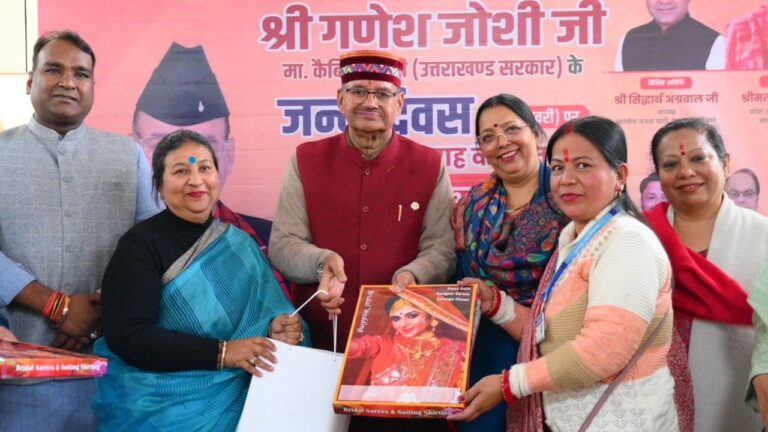 सेवा सप्ताह के तहत आशा कार्यकर्तियों को कैबिनेट मंत्री गणेश जोशी ने किया सम्मानित