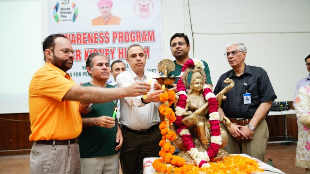 श्री महंत इन्दिरेश अस्पताल में विश्व किडनी दिवस पर किडनी बचाने का लिया संकल्प