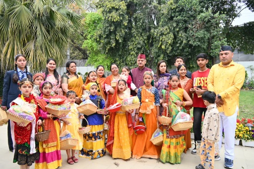 मंत्री गणेश जोशी ने परिवार संग पारंपरिक रीति-रिवाज के साथ मनाया उत्तराखंड का लोक पर्व ‘फूलदेई ‘