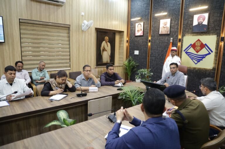 उत्तराखंड सरकार के चार साल : परेड ग्राउंड में होने वाले कार्यक्रम में अपने विभागों के स्टॉल लगाकर योजनाओं का करें व्यापक प्रचार-प्रसार : बंसल 