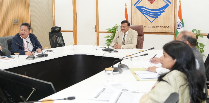 एलपीजी घरेलू एवं व्यवसायिक सिलेंडरों की आवश्यक मांग के अनुरूप समय पर आपूर्ति किए जाने के निर्देश