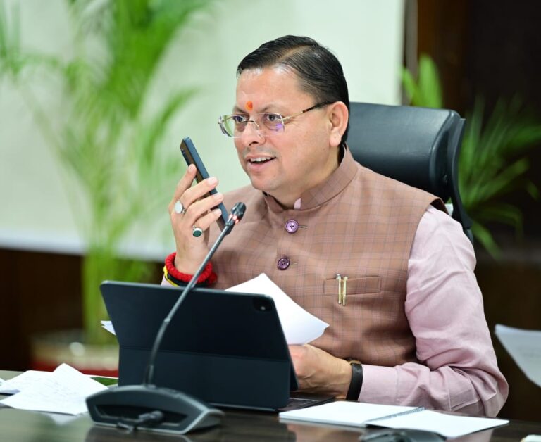 सीएम हेल्पलाइन 1905 पर लंबित शिकायतों के त्वरित निस्तारण के लिए विशेष अभियान चलाया जाए : सीएम धामी