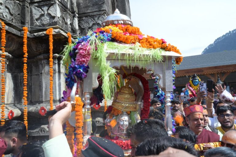 श्री ओंकारेश्वर मंदिर से धाम के लिए रवाना हुई बाबा केदार की पंचमुखी उत्सव डोली, 22 अप्रैल को खुलेंगे कपाट
