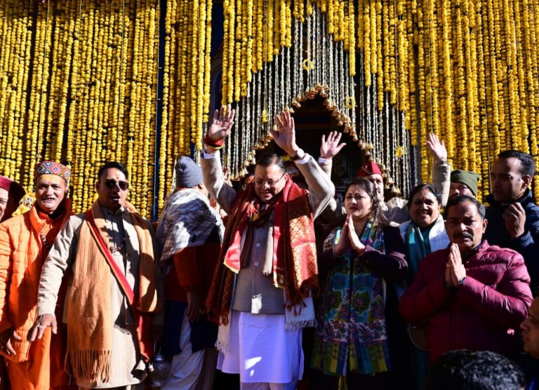 बाबा केदारनाथ के कपाट खुलने पर केदारनाथ धाम पहुंचे मुख्यमंत्री पुष्कर धामी, प्रदेश की सुख-समृद्धि की कामना की