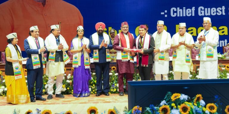 एम्स दीक्षांत समारोह : उपराष्ट्रपति ने स्नातकों से सहानुभूति, सत्यनिष्ठा और राष्ट्र निर्माण के प्रति प्रतिबद्धता के साथ सेवा करने का आह्वान किया