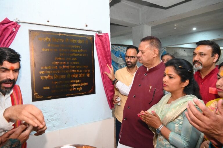 बार्लोगंज स्थित सनातन धर्मसभा में सामुदायिक हाल के सुधारीकरण कार्य का कैबिनेट मंत्री गणेश जोशी ने किया लोकार्पण