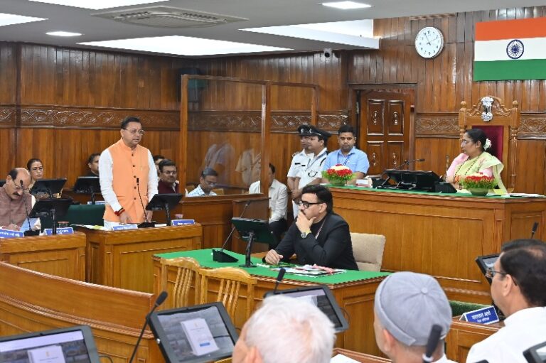 मुख्यमंत्री पुष्कर धामी बोले – महिला सशक्तिकरण के प्रयासों पर न हो किसी भी प्रकार की राजनीति