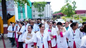 श्री महंत इन्दिरेश अस्पताल में फायर सेफ्टी पर जागरूकता कार्यशाला : आग लगने पर घबराएं नहीं, सही तैयारी से बचाएं हर जान 6 IMG 20260504 WA0004