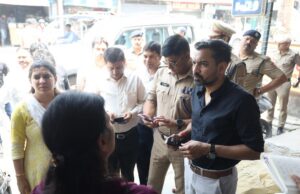 देहरादून: कार्यों की धीमी प्रगति पर डीएम सख्त, अधीक्षण अभियंता यूपीसील का रोका वेतन 3 IMG 20260604 WA0039