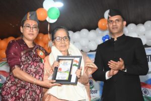 पिथौरागढ़ के मिनी स्टेडियम में प्रभारी मंत्री रेखा आर्या ने किया ध्वजारोहण 4 IMG 20260815 WA0065