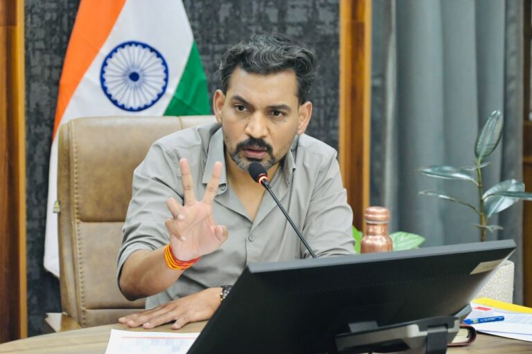 ग्रीन बिल्डिंग की धीमी प्रगति पर डीएम सख्त, कार्यदायी संस्था को फटकार