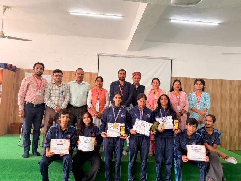 मुख्यमंत्री चैम्पियनशिप ट्रॉफी में एसजीआरआरयू के योग विद्यार्थियों का शानदार प्रदर्शन