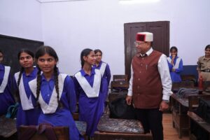 सी०एन०आई० इन्टर कालेज में आयोजित सेवा कार्य, भाषण, चित्रकला, पेंटिंग प्रतियोगिता में मंत्री खजान दास ने किया विद्यार्थियों का उत्साहवर्धन 3 IMG 20260928 WA0023