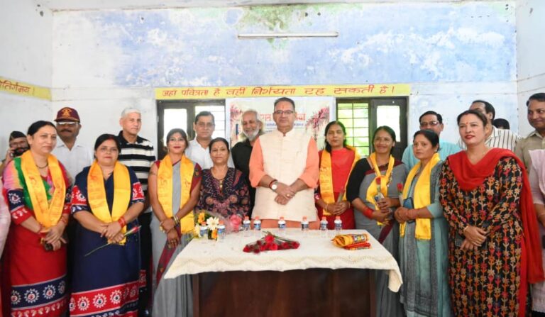 कैबिनेट मंत्री गणेश जोशी ने आंगनबाड़ी कार्यकत्रियों एवं आशा बहनों को किया सम्मानित