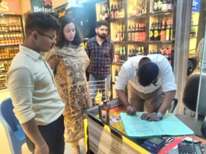 देहरादून में डीएम के निर्देश पर जिला प्रशासन की देर रात शराब की दुकानों पर स्ट्राइक, अलग-अलग मजिस्ट्रेट टीमों की दर्जनों दुकानों पर छापेमारी से मचा हड़कंप 2 IMG 20261001 WA0001