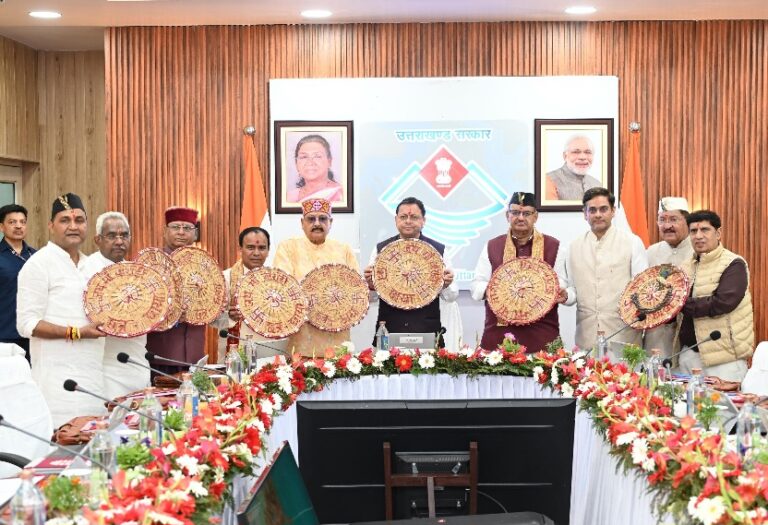 भारत-नेपाल अंतर्राष्ट्रीय सीमा से सटे बनबसा में धामी कैबिनेट बैठक आयोजित कर शासन को सीमांत क्षेत्रों तक ले जाने की नई पहल