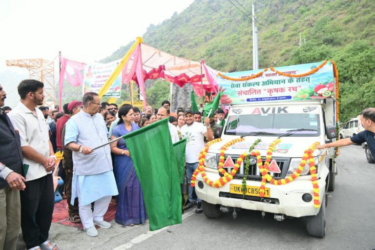 सुवाखोली में सेवा संकल्प अभियान के तहत कृषक रथ को कृषि मंत्री गणेश जोशी ने हरी झंडी दिखाकर किया रवाना